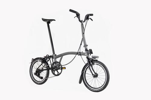 Skladací bicykel Brompton P Line: Urban (FARBA: Storm Grey Metallic; Riadidlá: H)